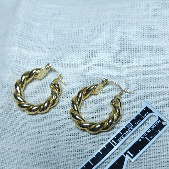 Vintage Gold Twist Twisted Hoop Earrings Modernist Wavy Chunky - Picture 7 of 7